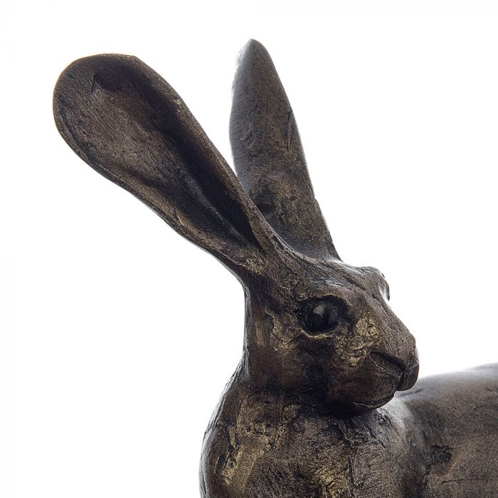 Detail of the lying hare's face and ears, so that the marks in the bronze resin can be seen