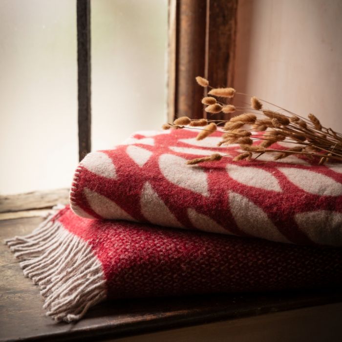 National Trust Jacquard Leaves Red Throw